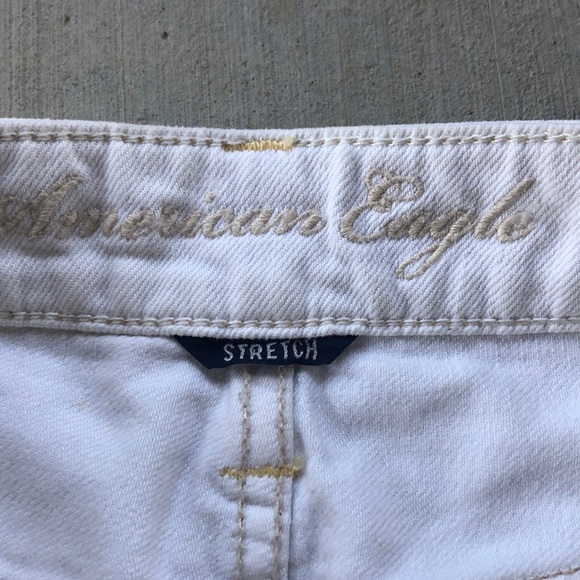 AEO Jean Shorts White Frayed/Distressed Cute! - Picture 3 of 7